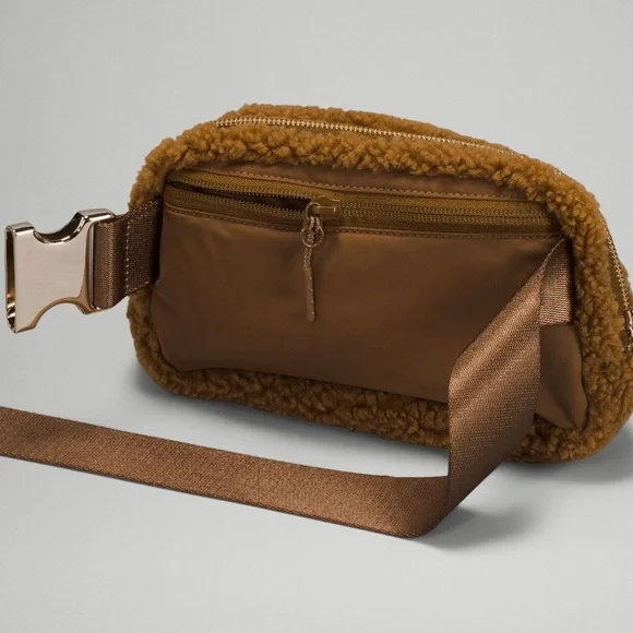 # 198 NWT - Lululemon Burnt Caramel Sherpa Everywhere Belt Bag 1L Gold